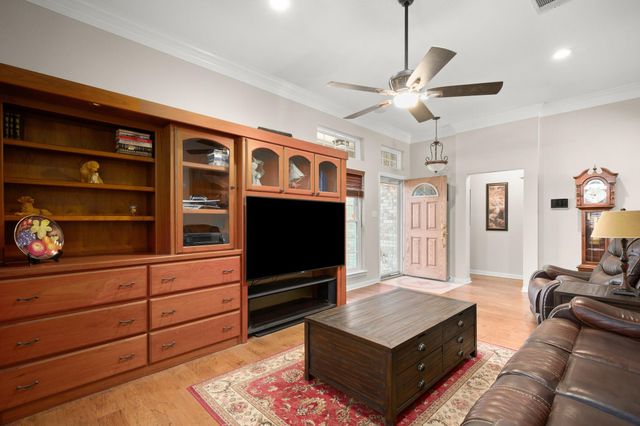 506 Cedar LN, Pflugerville, TX 78660