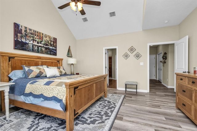 300 Weavers Cove, Livingston, TX 77351