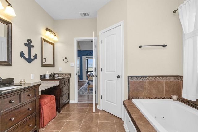 300 Weavers Cove, Livingston, TX 77351