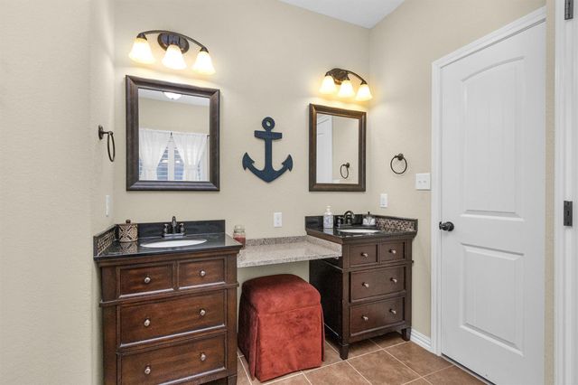 300 Weavers Cove, Livingston, TX 77351