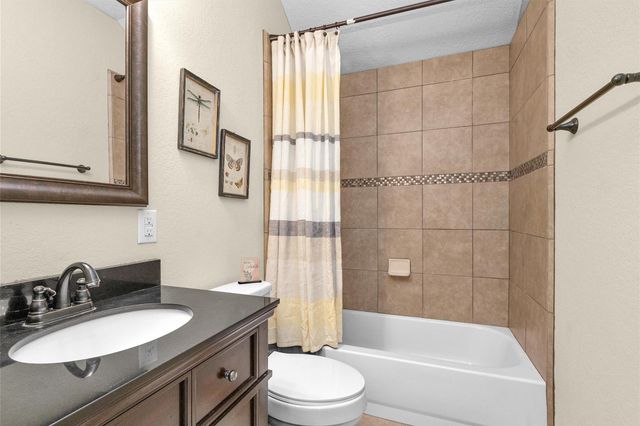 300 Weavers Cove, Livingston, TX 77351