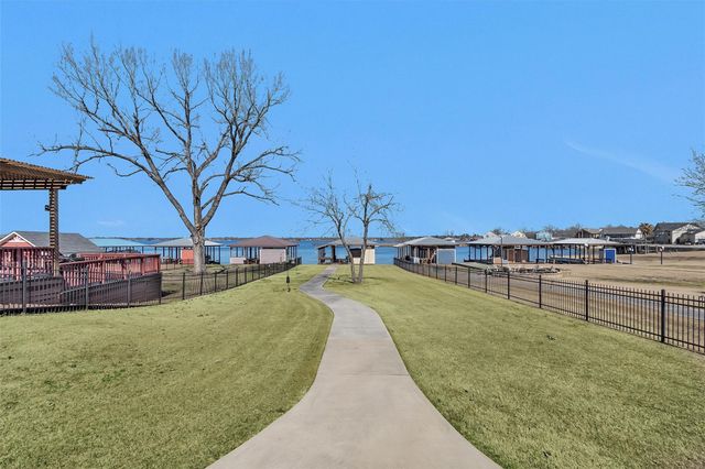 300 Weavers Cove, Livingston, TX 77351