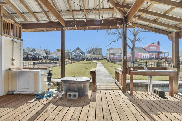 300 Weavers Cove, Livingston, TX 77351