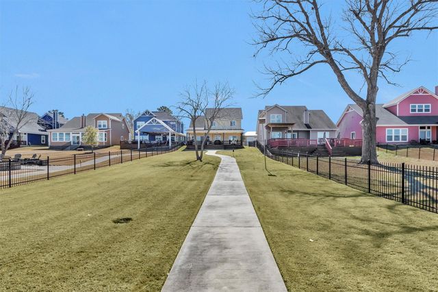 300 Weavers Cove, Livingston, TX 77351