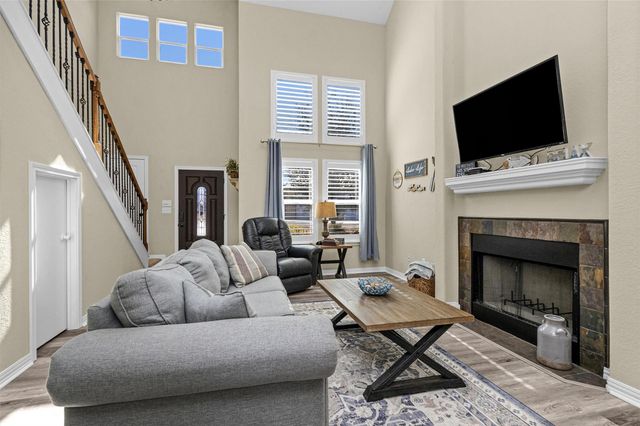 300 Weavers Cove, Livingston, TX 77351