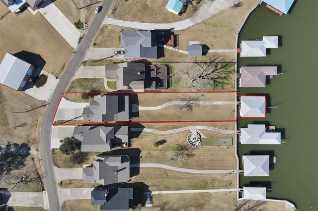 300 Weavers Cove, Livingston, TX 77351