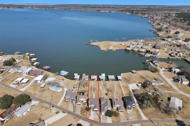 300 Weavers Cove, Livingston, TX 77351