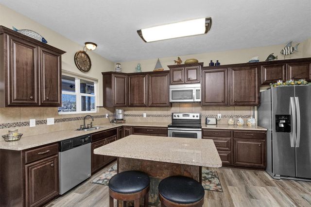 300 Weavers Cove, Livingston, TX 77351