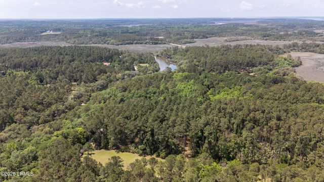 52 Old Smugglers Wharf Road, St. Helena Island, SC 29920