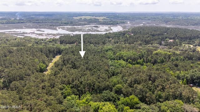 52 Old Smugglers Wharf Road, St. Helena Island, SC 29920
