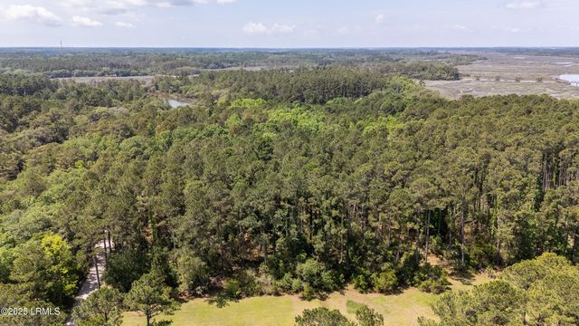 52 Old Smugglers Wharf Road, St. Helena Island, SC 29920