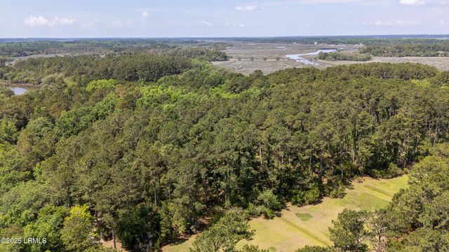 52 Old Smugglers Wharf Road, St. Helena Island, SC 29920