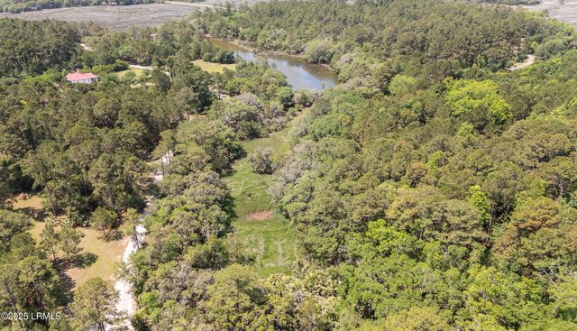 52 Old Smugglers Wharf Road, St. Helena Island, SC 29920