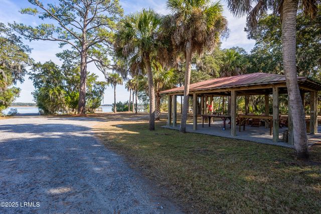 52 Old Smugglers Wharf Road, St. Helena Island, SC 29920