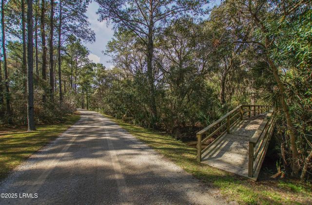 52 Old Smugglers Wharf Road, St. Helena Island, SC 29920