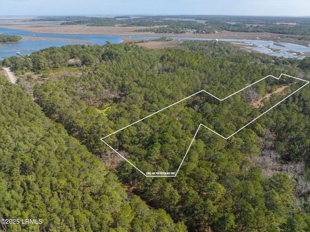 52 Old Smugglers Wharf Road, St. Helena Island, SC 29920