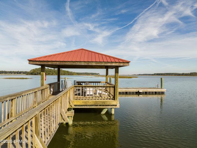 52 Old Smugglers Wharf Road, St. Helena Island, SC 29920