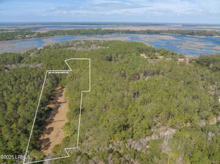 52 Old Smugglers Wharf Road, St. Helena Island, SC 29920