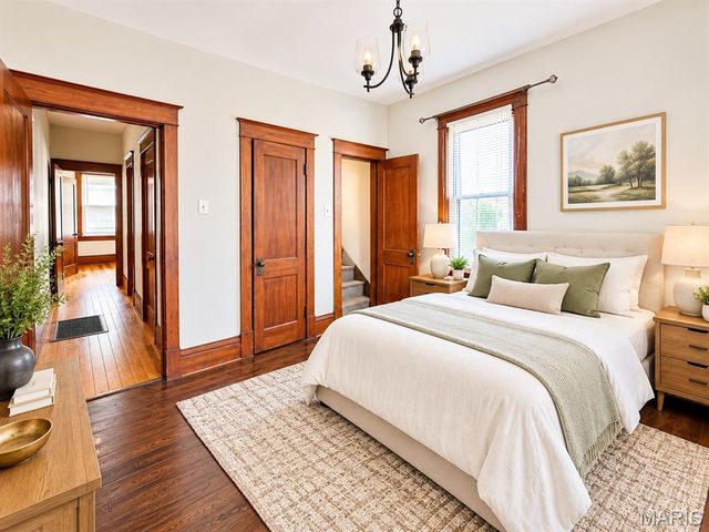 4640 Ray Avenue, St Louis, MO 63116