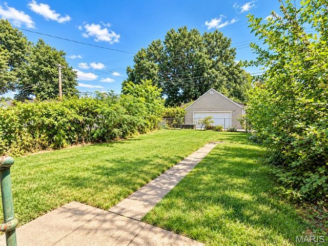 4640 Ray Avenue, St Louis, MO 63116