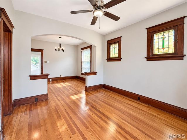 4640 Ray Avenue, St Louis, MO 63116