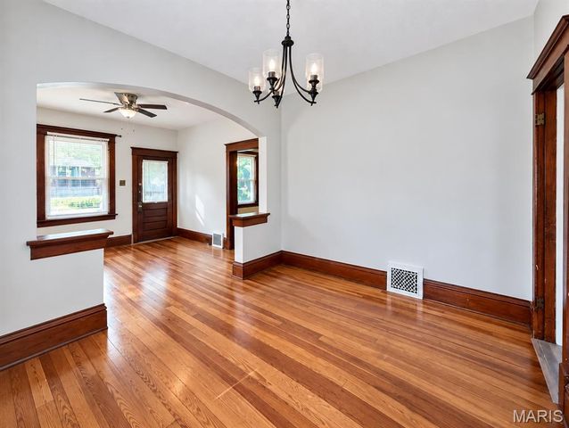 4640 Ray Avenue, St Louis, MO 63116