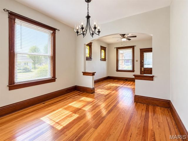 4640 Ray Avenue, St Louis, MO 63116