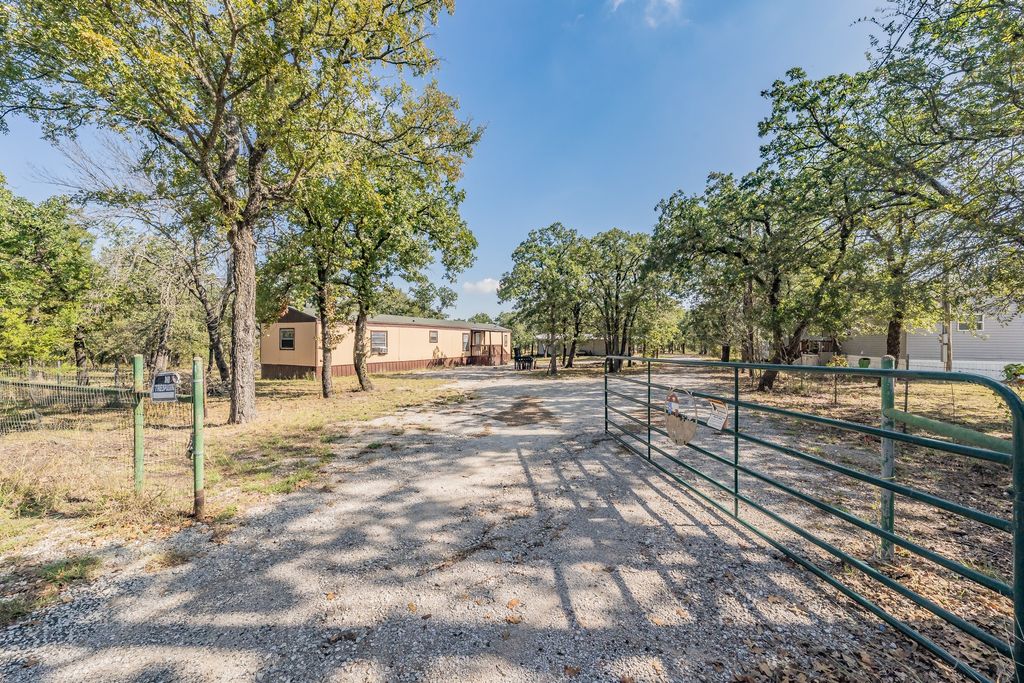 417 Wood River Road, Millsap, TX 76066