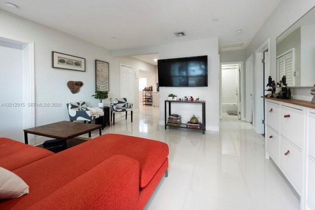 5224 NE 1st Ave, Fort Lauderdale, FL 33334