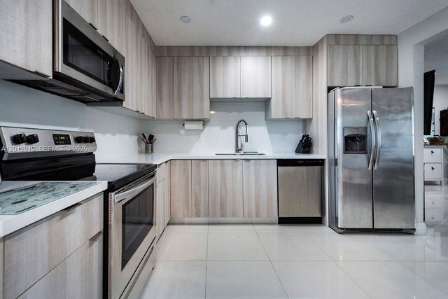 5224 NE 1st Ave, Fort Lauderdale, FL 33334