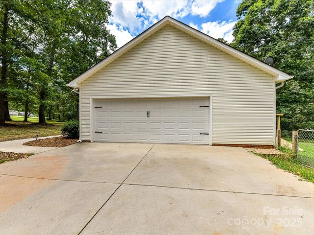 1338 Pell Drive, Lincolnton, NC 28092