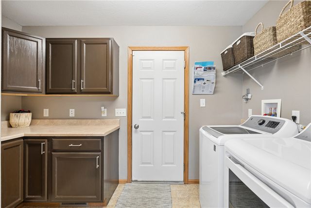 5645 Prairie Hill Ct, Marion, IA 52302