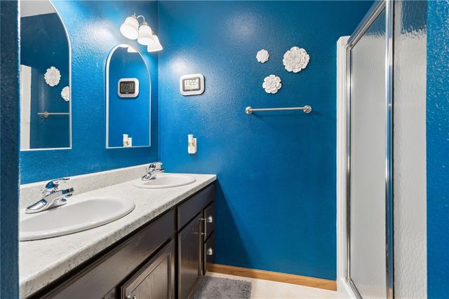 5645 Prairie Hill Ct, Marion, IA 52302