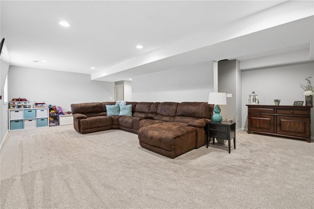 5645 Prairie Hill Ct, Marion, IA 52302
