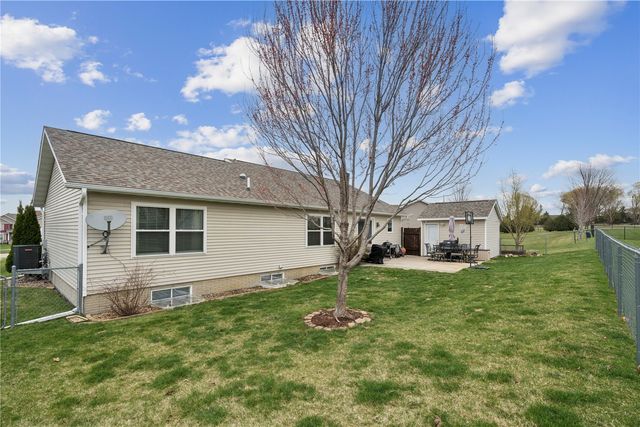 5645 Prairie Hill Ct, Marion, IA 52302