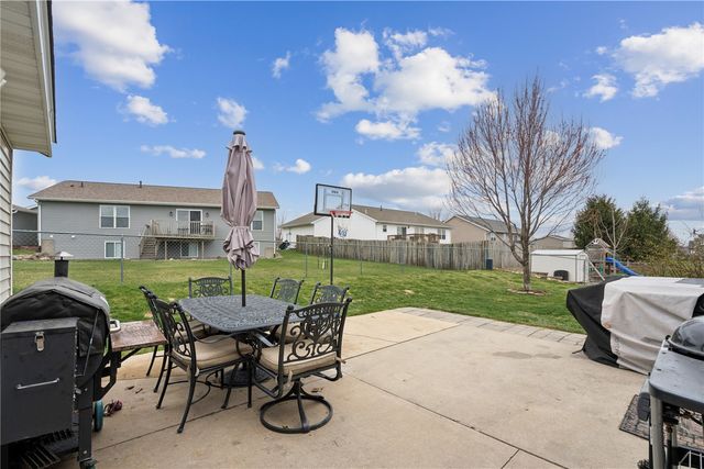 5645 Prairie Hill Ct, Marion, IA 52302