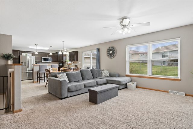 5645 Prairie Hill Ct, Marion, IA 52302