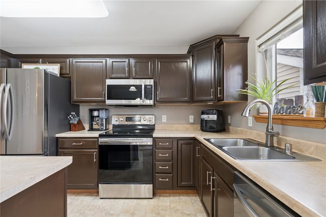 5645 Prairie Hill Ct, Marion, IA 52302