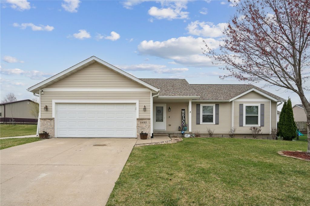 5645 Prairie Hill Ct, Marion, IA 52302