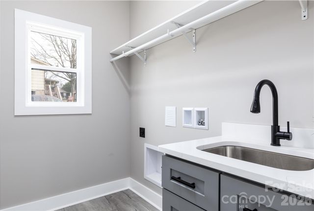 1949 Colonial Lane, Hickory, NC 28601