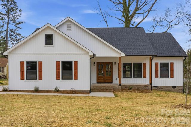 1949 Colonial Lane, Hickory, NC 28601