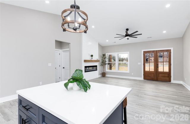 1949 Colonial Lane, Hickory, NC 28601