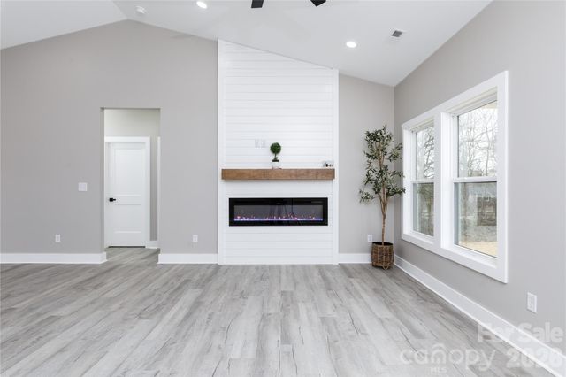 1949 Colonial Lane, Hickory, NC 28601