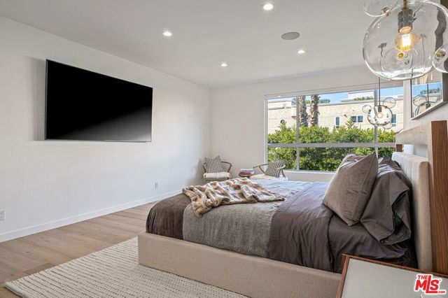 440 N Oakhurst Drive 301, Beverly Hills, CA 90210