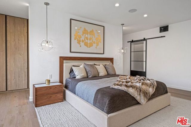 440 N Oakhurst Drive 301, Beverly Hills, CA 90210