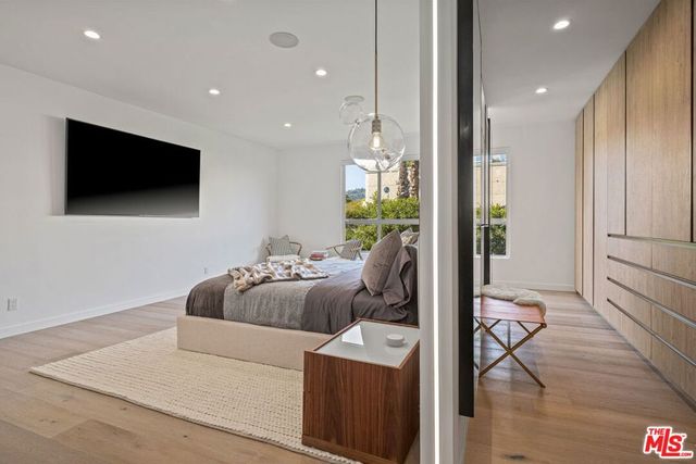 440 N Oakhurst Drive 301, Beverly Hills, CA 90210