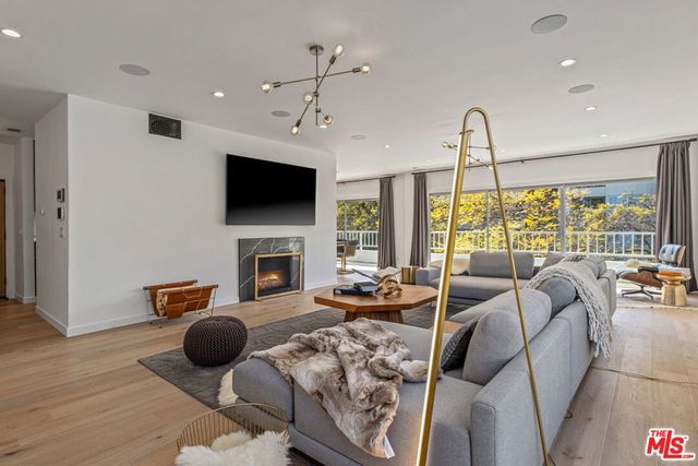 440 N Oakhurst Drive 301, Beverly Hills, CA 90210