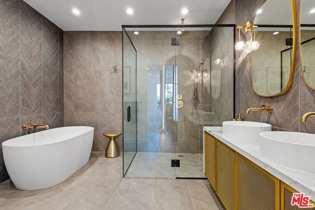 440 N Oakhurst Drive 301, Beverly Hills, CA 90210