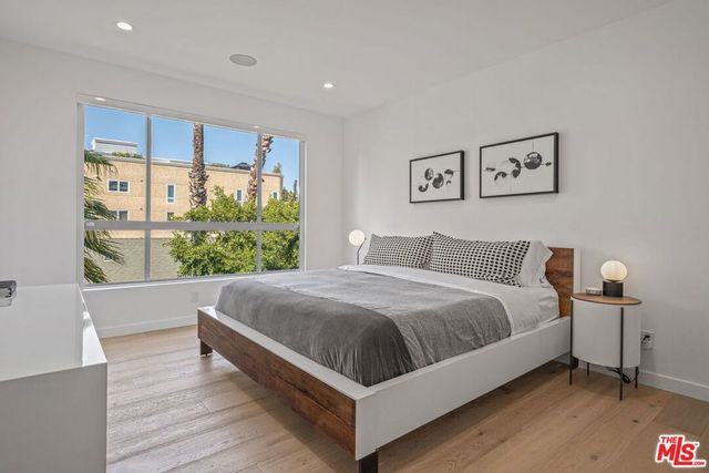 440 N Oakhurst Drive 301, Beverly Hills, CA 90210