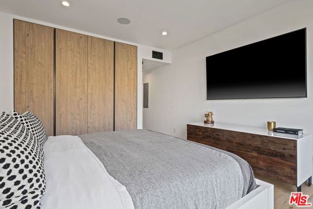 440 N Oakhurst Drive 301, Beverly Hills, CA 90210